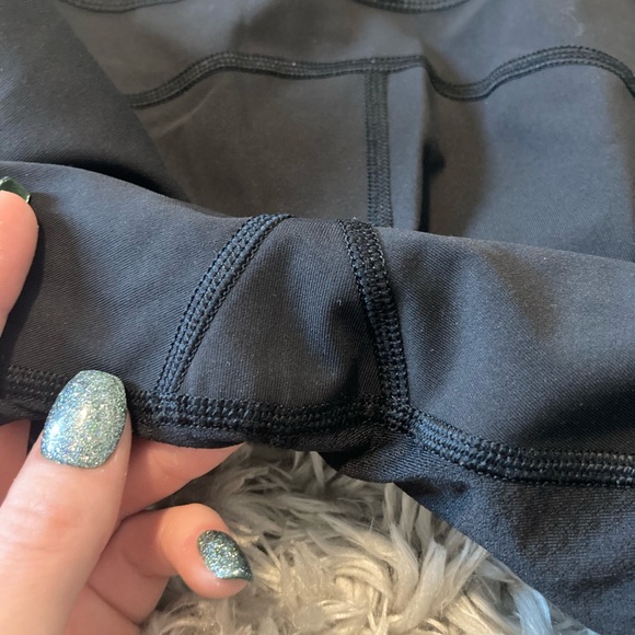 EUC! Lululemon capris 4 - Picture 7 of 9